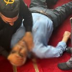 Camide namaz kılarken bıçaklandı! – Sözcü